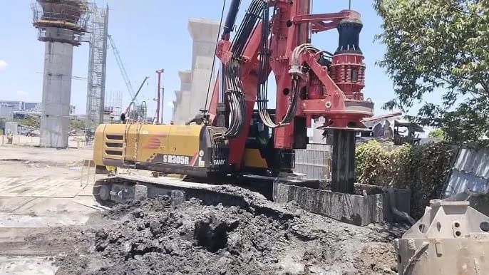 Ilustrasi artikel industri alat berat: Pondasi Bored Pile: Penjelasan Lengkap dari Geoteknik hingga Pelaksanaan di Lapangan